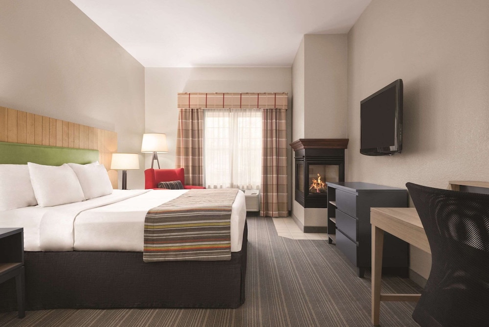 Suite, 1 King Bed, Accessible, Jetted Tub - Photo 1