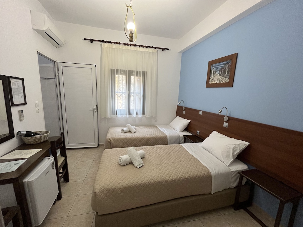 Basic Twin Room, 2 Twin Beds, Non Smoking photo 3