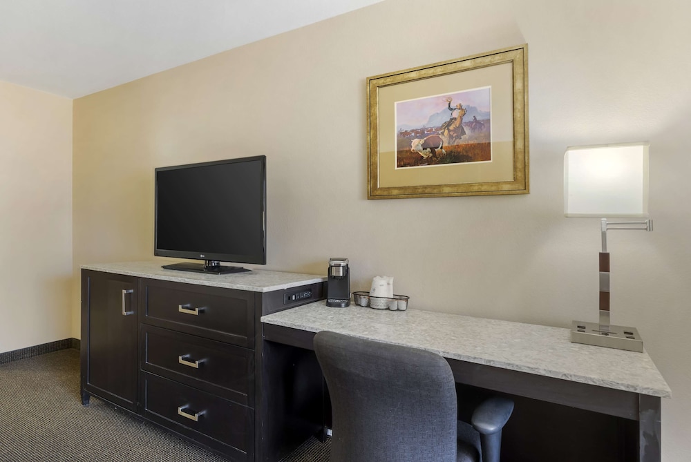 Standard Room, 1 King Bed, Accessible, Jetted Tub - Photo 2