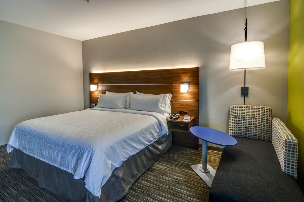 Standard Room, 1 King Bed, Accessible (Communications) photo 3