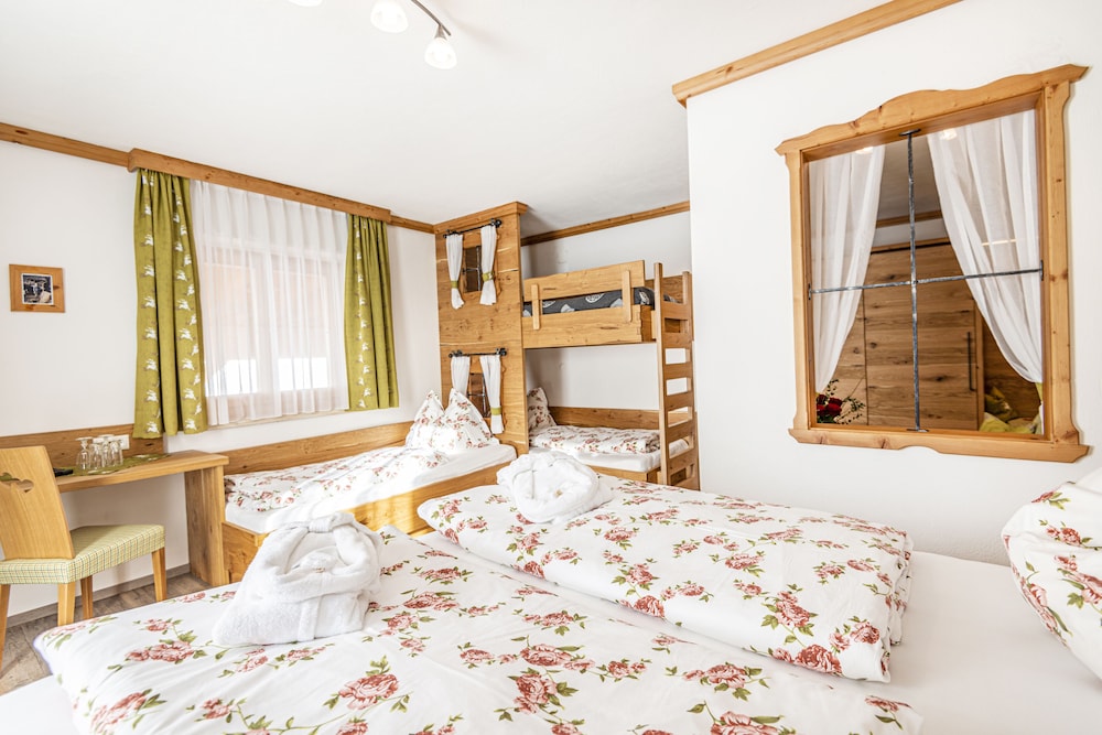 Comfort Quadruple Room, 1 Double Bed, Balcony, Mountain View photo 1