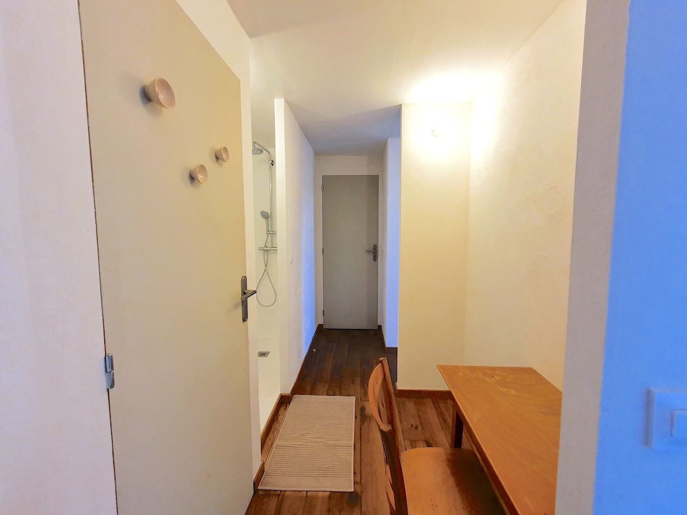 Classic Double Room, 1 Queen Bed, Private Bathroom, Garden View photo 2