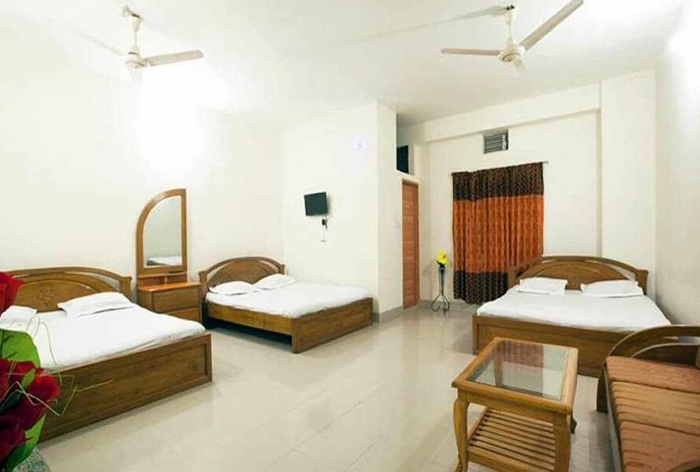 Economy Triple Room, City View