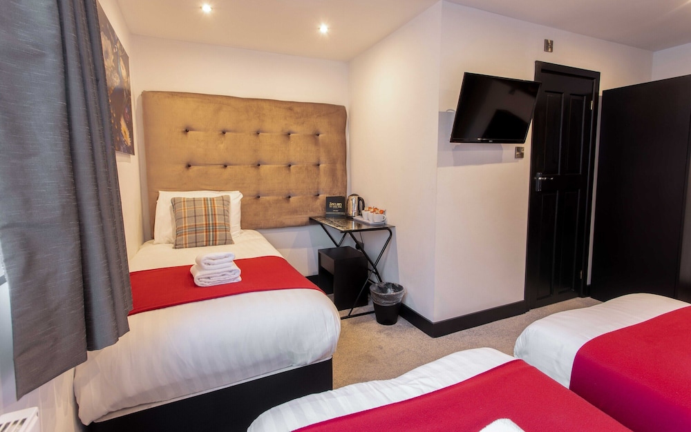 Deluxe Triple Room, Ensuite photo 2