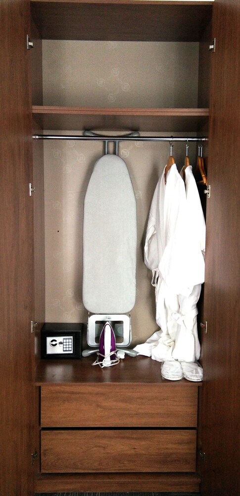 Suite Room - Photo 14