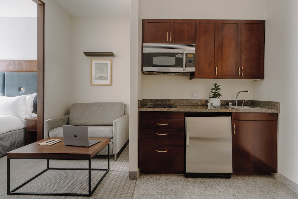 Suite, 1 Queen Bed, Kitchenette - Photo 4