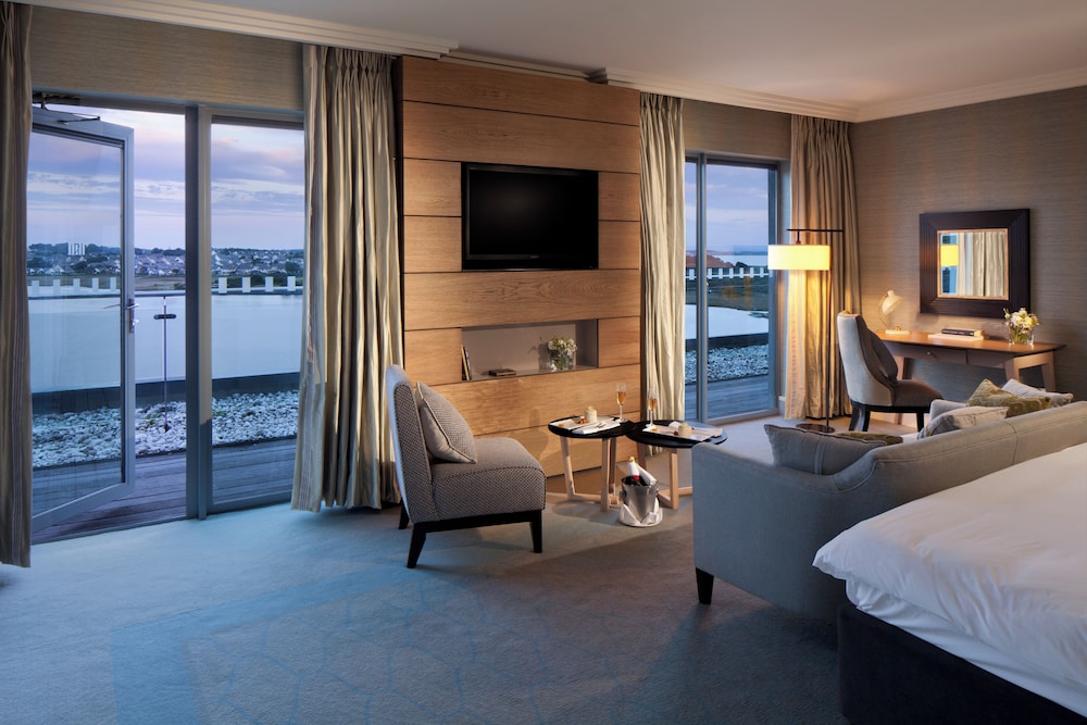 Level 5 Executive Floor Room - Photo 3