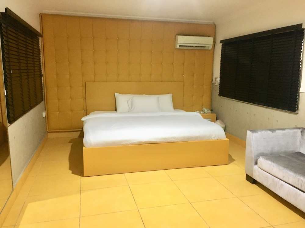 Executive Room - Photo 3