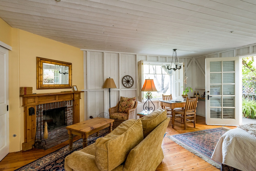 Superior Room, 1 King Bed, Patio, Fireplace (Tack Room) photo 3