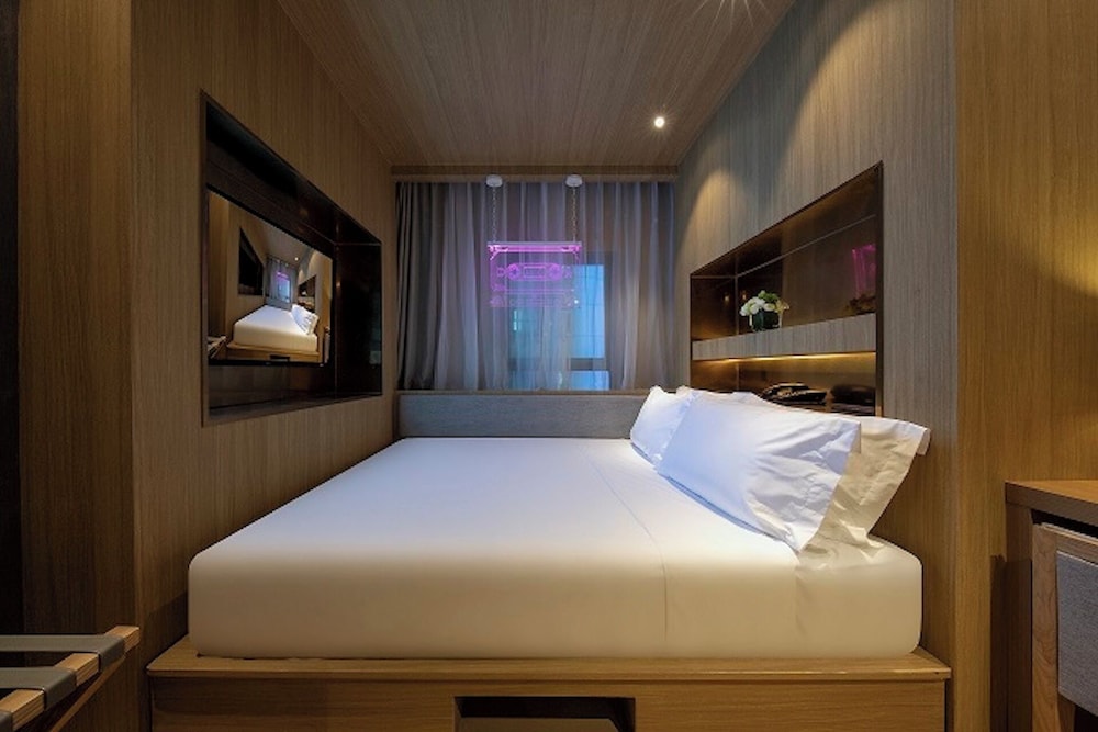 Tatami Queen Room