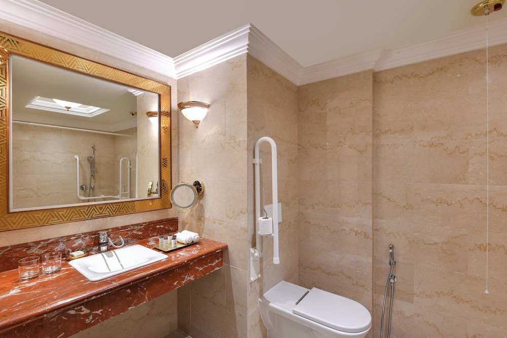 Deluxe Room, 1 King Bed, Balcony (View) - Photo 12