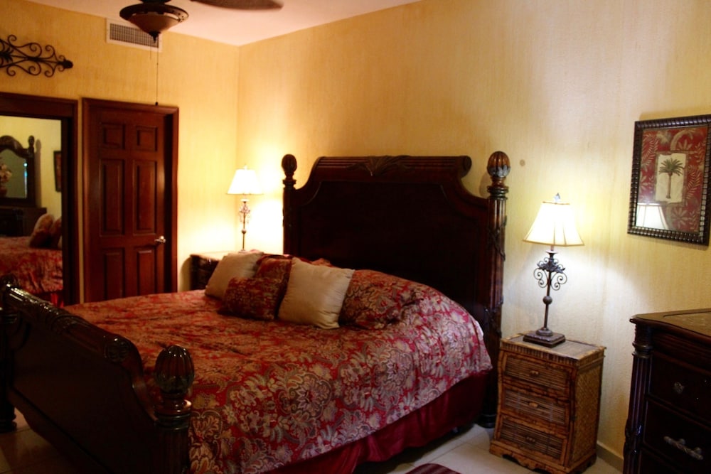 Condo, 2 Bedrooms, Sea View