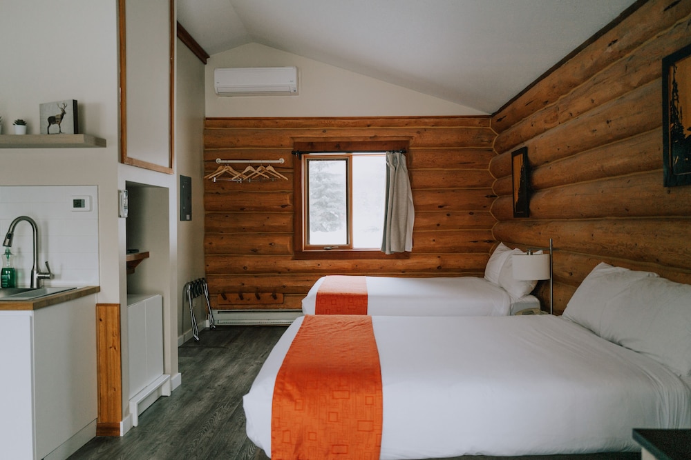 Cabin, Multiple Beds, Hot Tub (pet friendly) photo 3