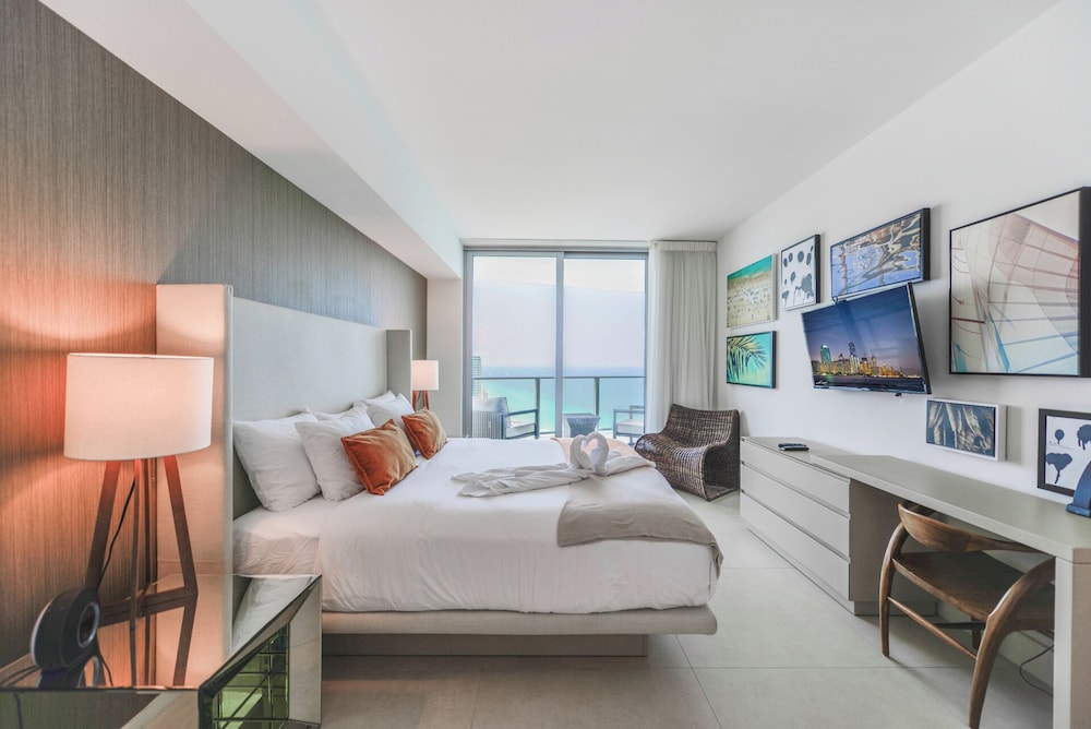 Luxury Condo, 1 Bedroom, City View photo 3