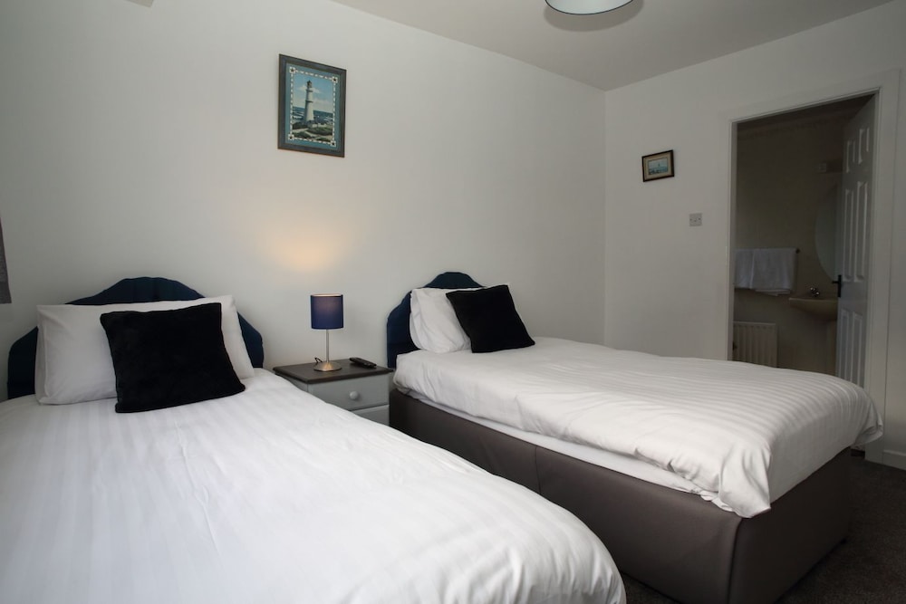 Twin Room - Photo 2