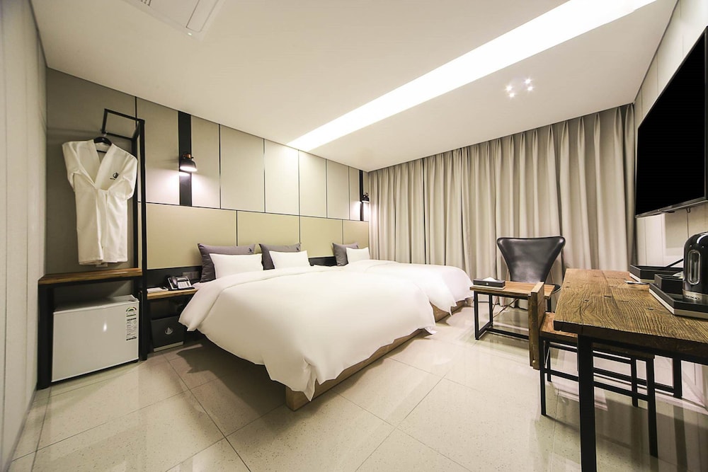 Deluxe Twin Room, 1 Bedroom, City View