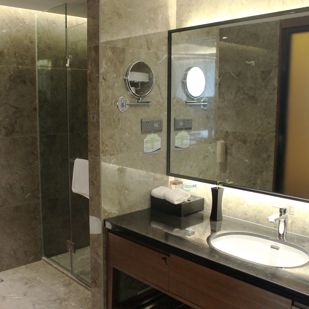 Deluxe King Room photo 3