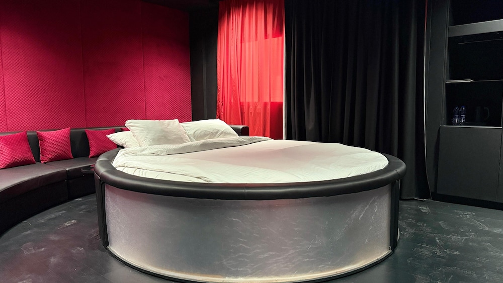 Honeymoon Room, Jetted Tub photo 3