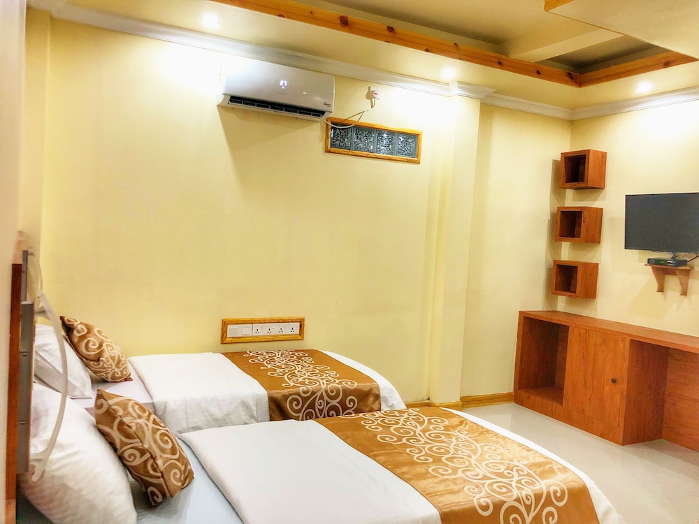 Deluxe Triple Room photo 2