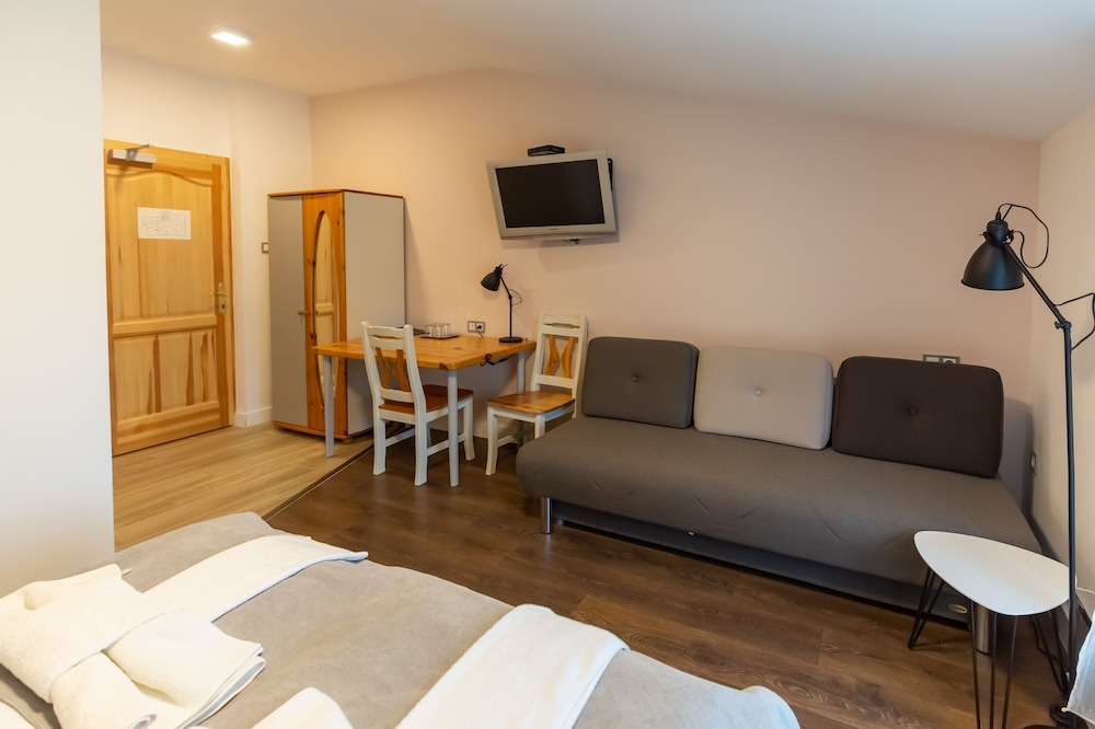 Economy Quadruple Room photo 3