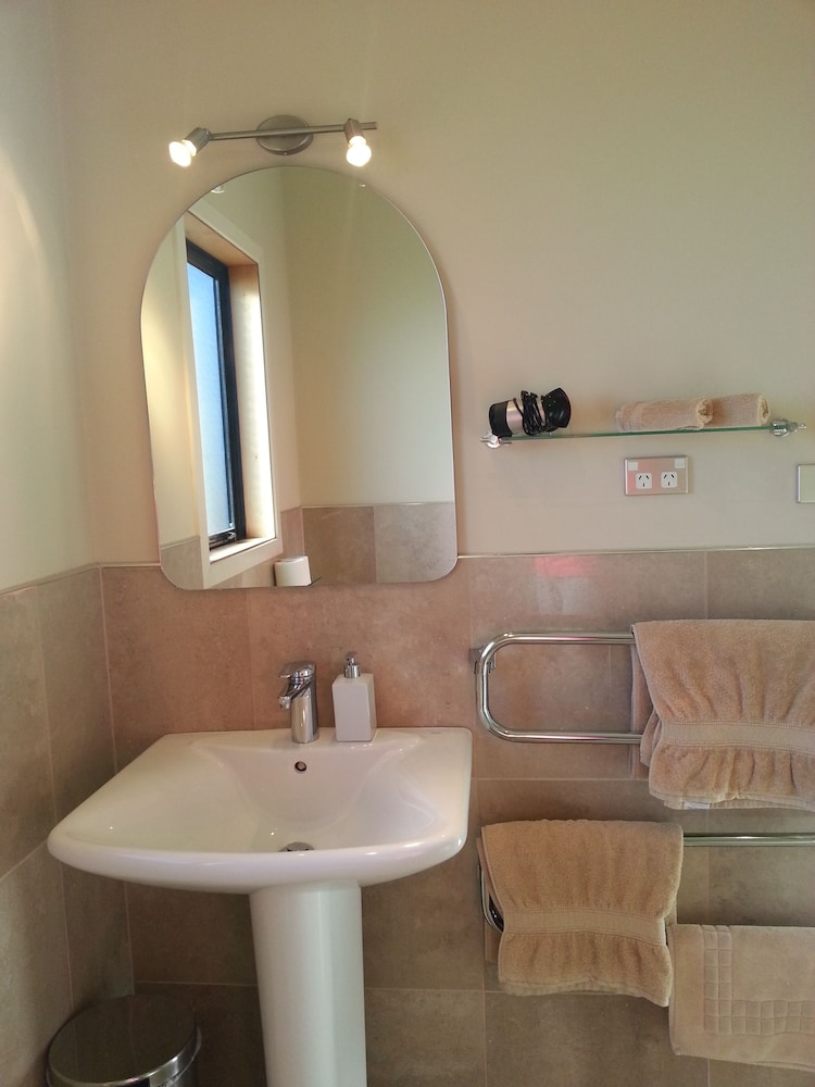 Standard Suite, 1 Bedroom, Non Smoking (Pukeko) photo 2