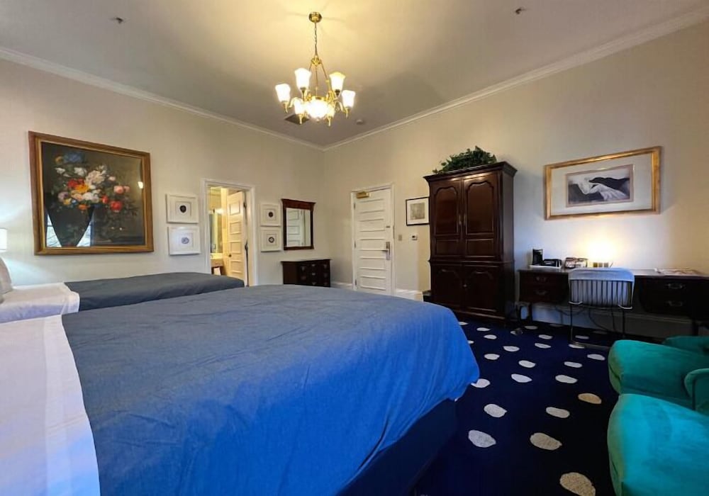 Deluxe Queen Suite photo 1