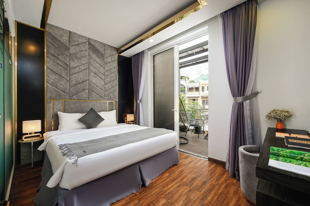 Premium Deluxe Double with Balcony photo 2