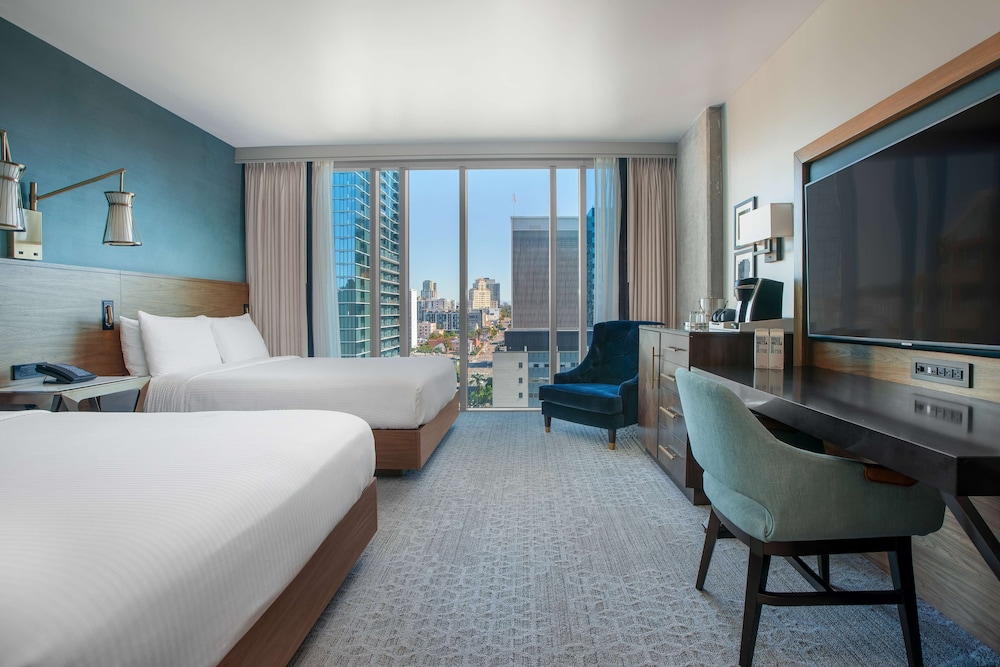Room, 2 Queen Beds, Accessible, City View (Hearing) thumbnail 6