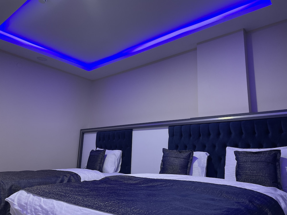 Deluxe Studio Suite