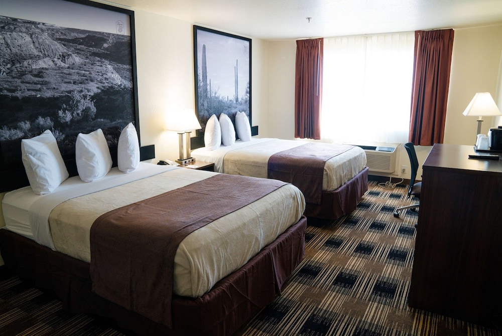 Standard Room, 2 Queen Beds - Photo 2