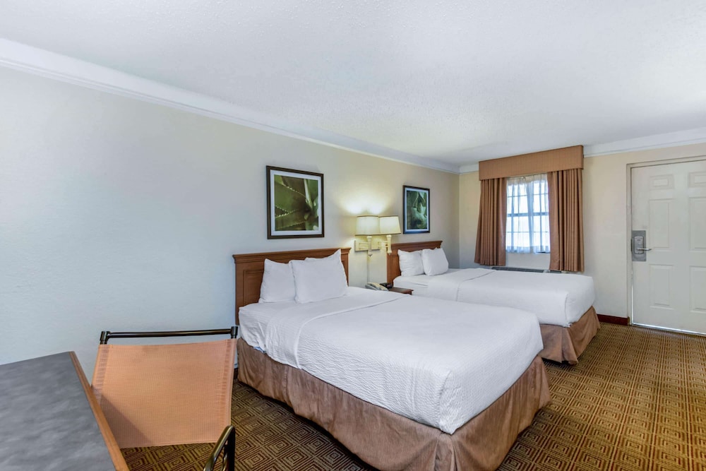 Deluxe Room, 2 Double Beds, Non Smoking