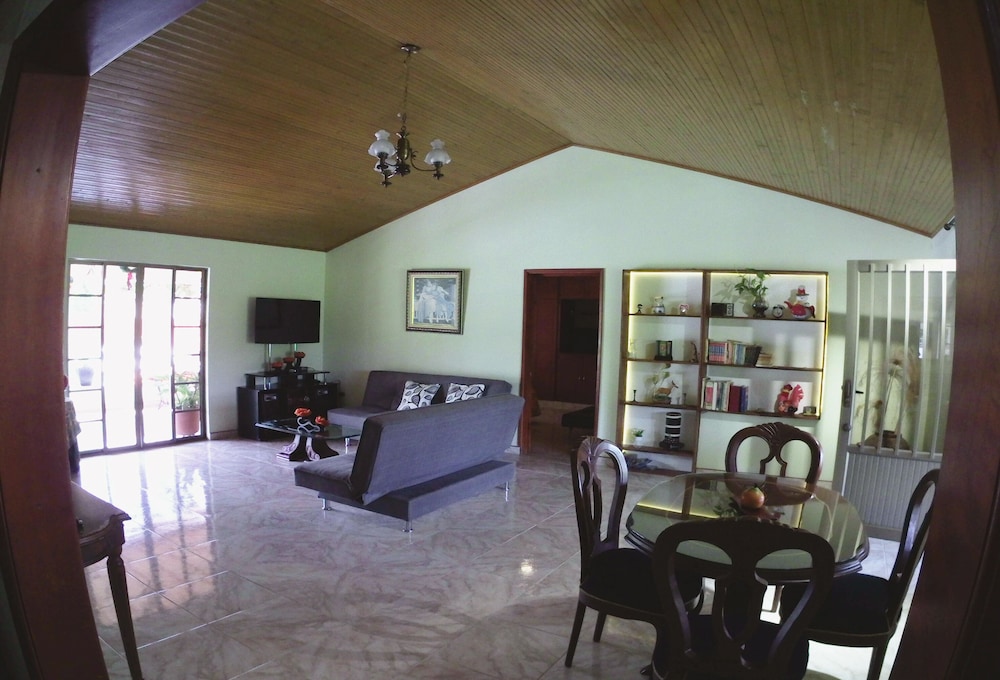 Luxury House photo 1