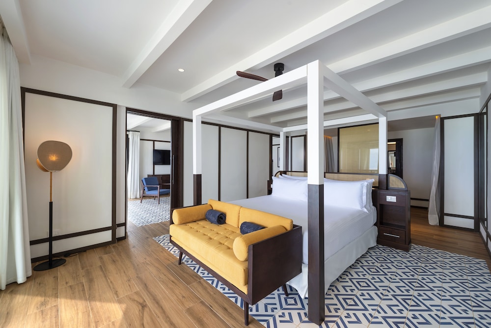 Privilege Swim up Master Suite - Photo 1