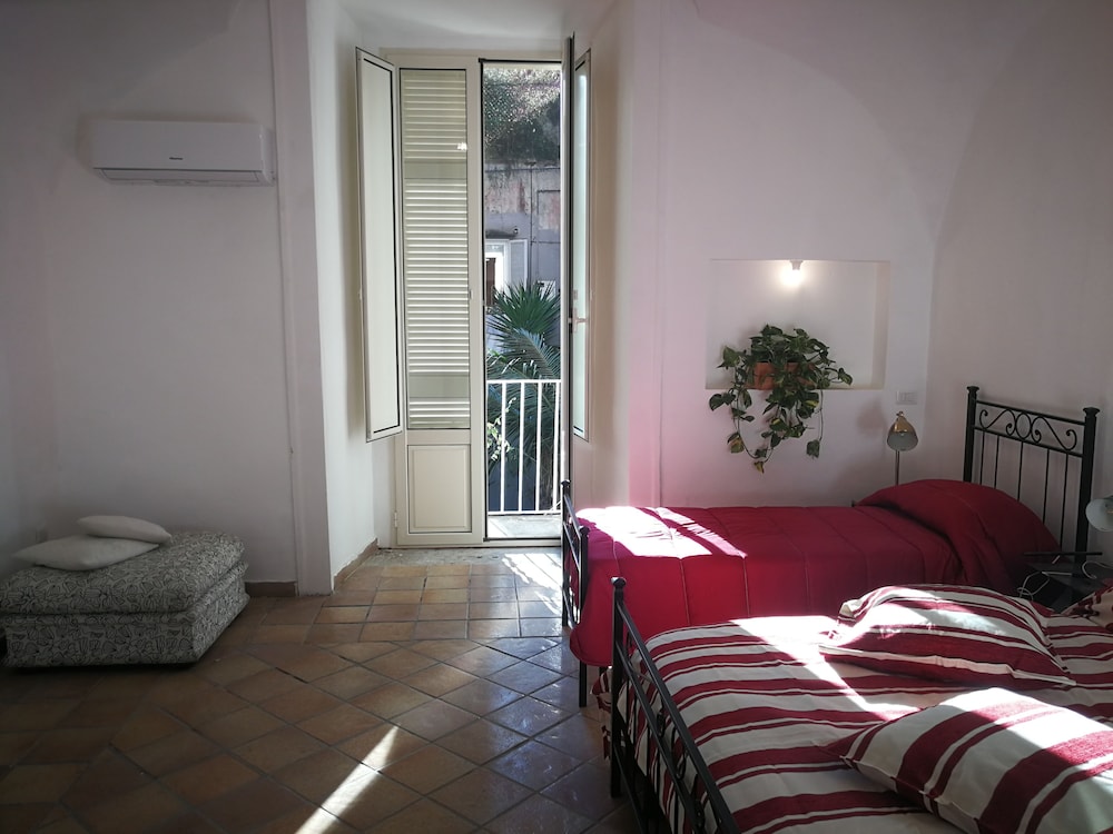 Family Apartment, Multiple Beds, Non Smoking, Courtyard View