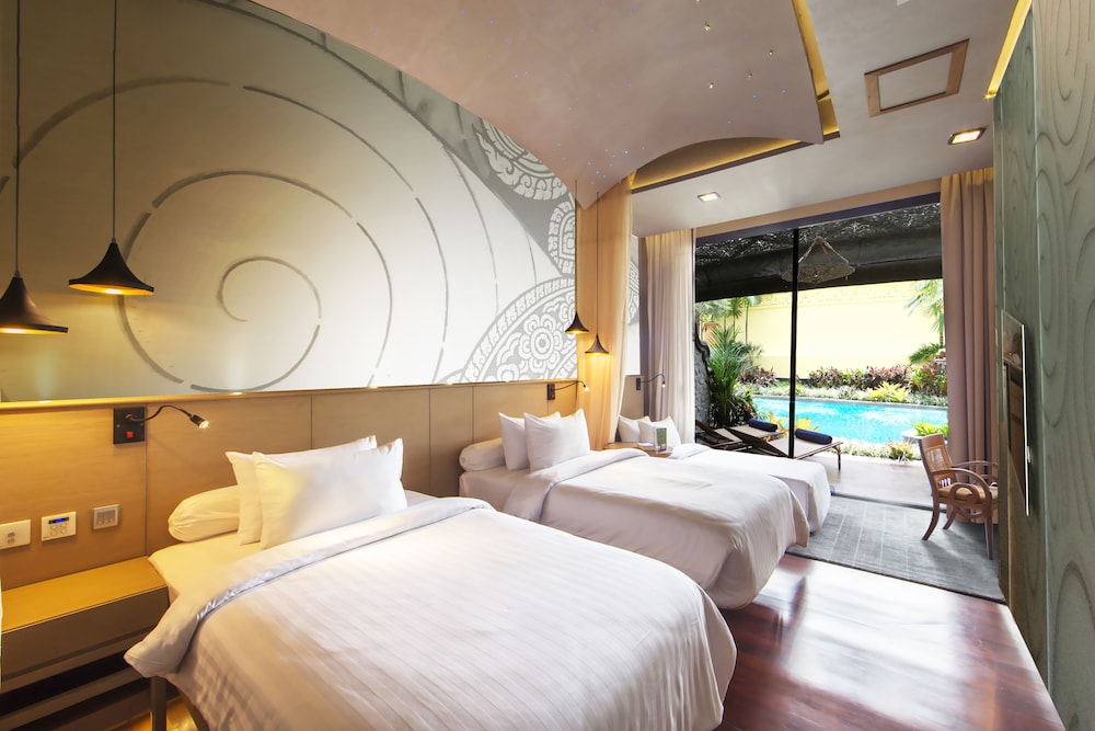 Cabana Suite Pool Access - Photo 3