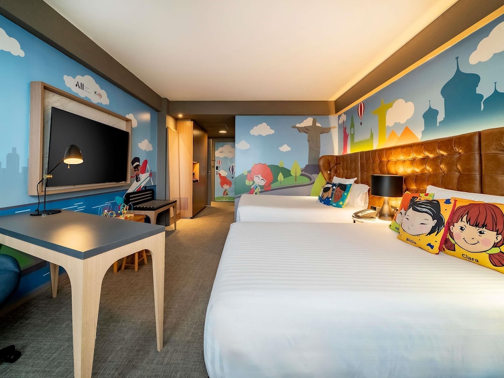 Family Suite, Multiple Beds, Club Lounge Access