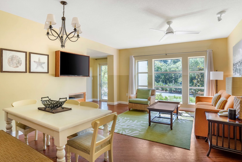2 BEDROOM 2 KING SUITE WITH BALCONY - Photo 4