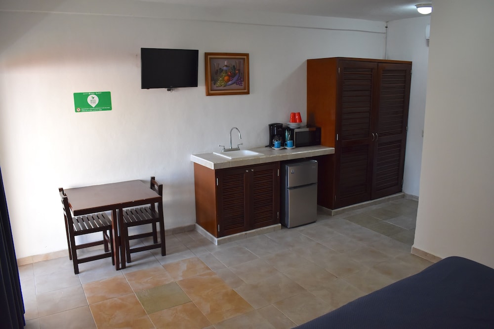 Standard Room, 1 King Bed photo 2