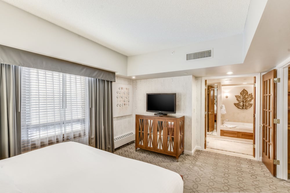 Premium Spa Suite, 1 King, Non-Smoking photo 2