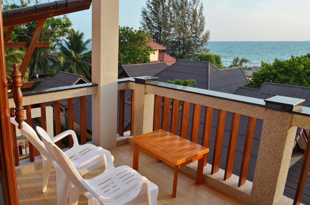 Deluxe Seaview ( Third Floor) photo 2