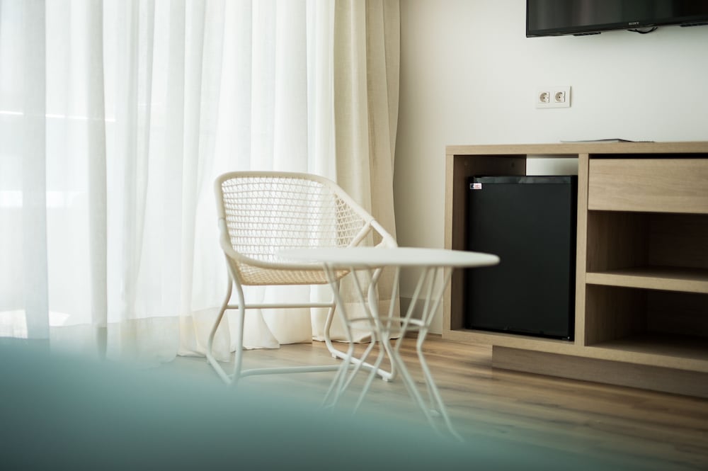 Premium Suite Mediterranea with Terrace Pool View (Spa Access) - Photo 4