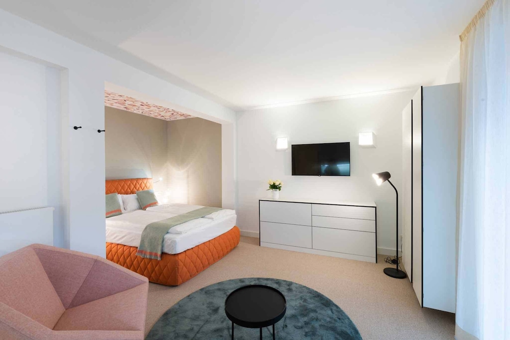 Deluxe Suite - Photo 1