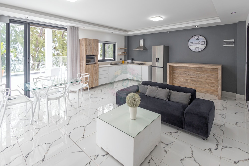 Deluxe Studio, Kitchen, Beach View