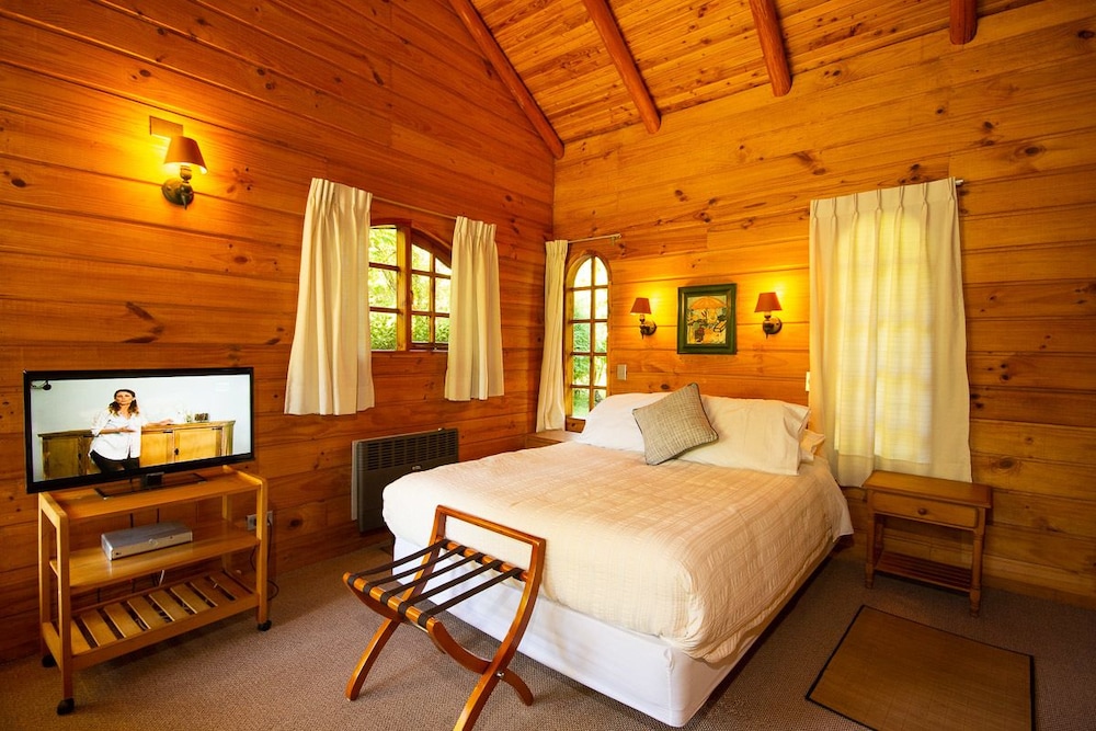 Cottage, 2 Bedrooms, 2 Bathrooms photo 1