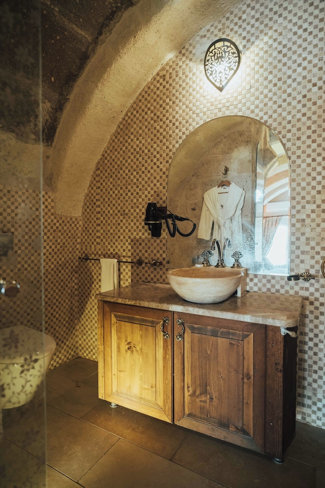 Deluxe Stone Suite with Stone - Photo 16