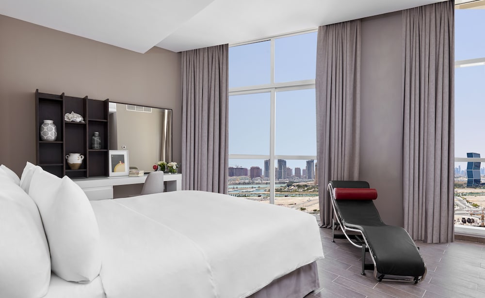 Suite, 1 King Bed, Kitchen, City View (High Floor)