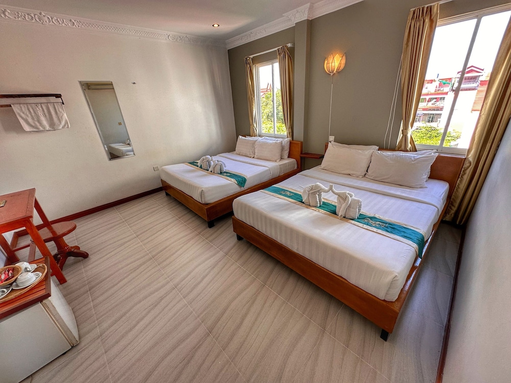 Family Room, 2 Queen Beds photo 1
