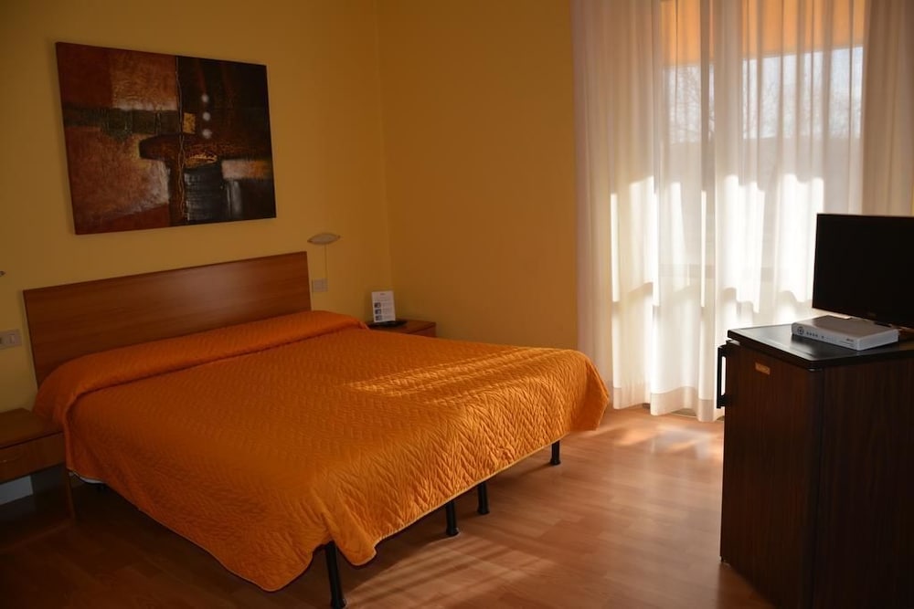 Business Double or Twin Room, Partial Sea View photo 1