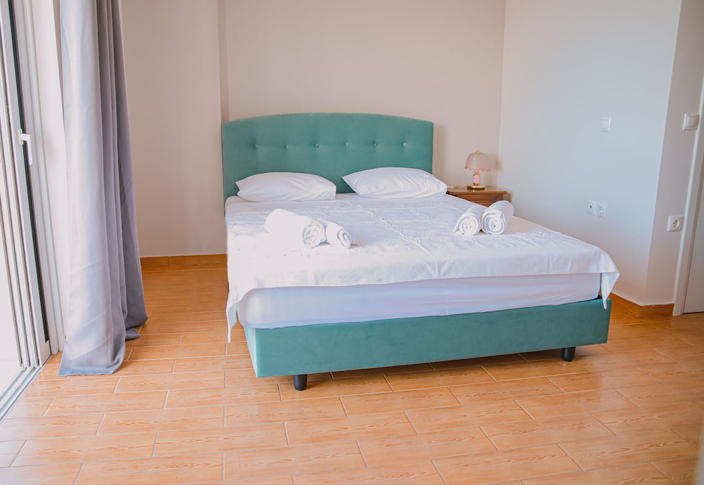 Family Villa, 3 Bedrooms, 2 Bathrooms, Sea Facing (Villa Olga Sea Front Katakolo) photo 1