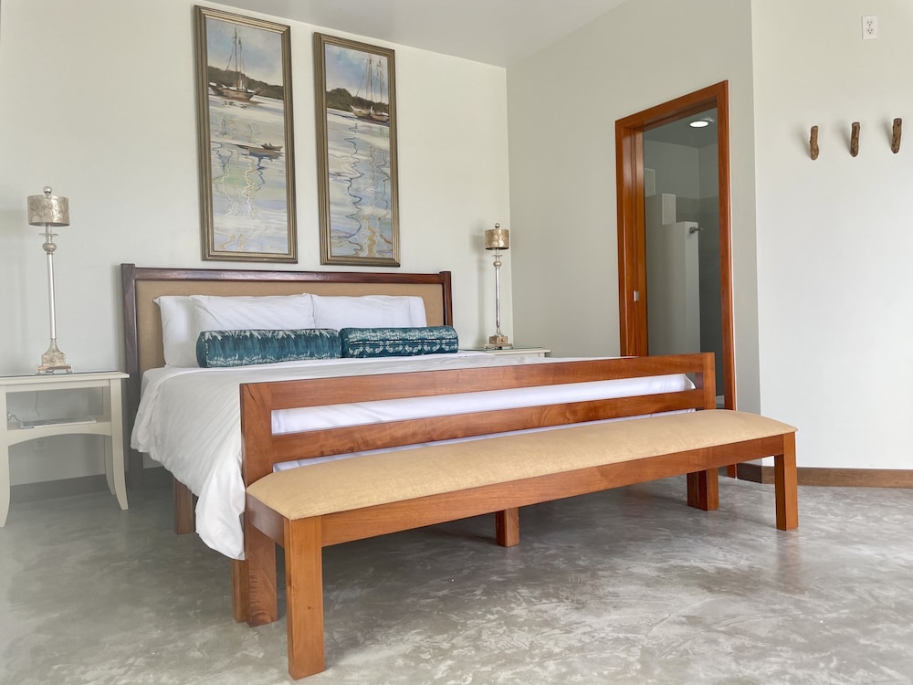 Oceanfront Junior Suite - 1 King Bed photo 3